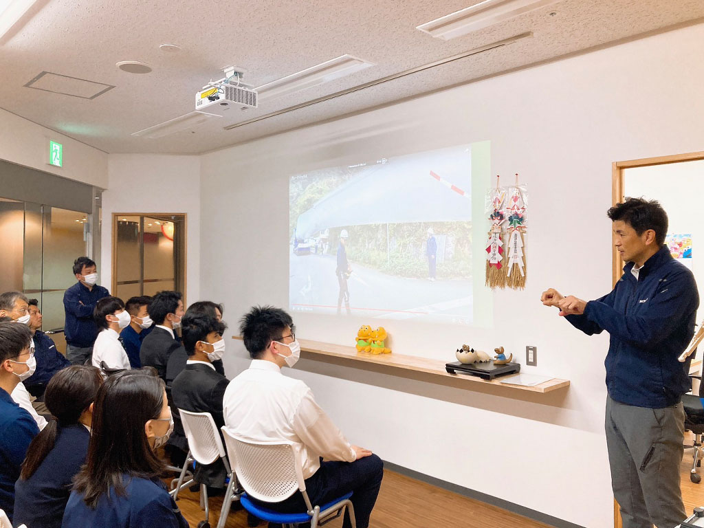 早朝の朝礼の様子3